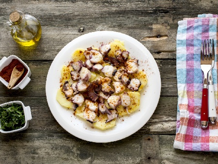 Галисийски октопод (Pulpo a la Gallega) - снимка на рецептата Галисийски октопод (Pulpo a la Gallega) - снимка на рецептата